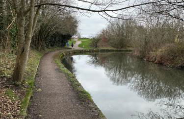 2-Bed Home with Parking, Near Airport, NEC & JLR - Foto 30