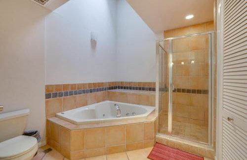 6 Mi to Dtwn Garland Group Getaway with Pool Access - Foto 15