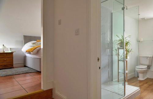 Finest Retreats - Moelis Granary - Luxury Cottage with Hot Tub - Photo 10