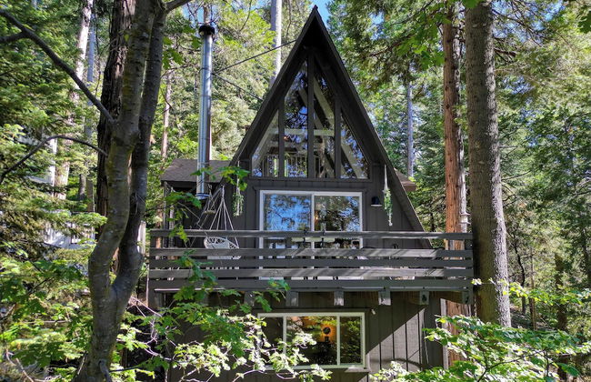 A-frame Retreat Chic and Modern Forest Views, Hammock, Outdoor Dining, Decks - Foto 2