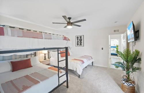 Sleeps 12 - Hot Tub - Pool - Game Room & Fire Pit! - Foto 73