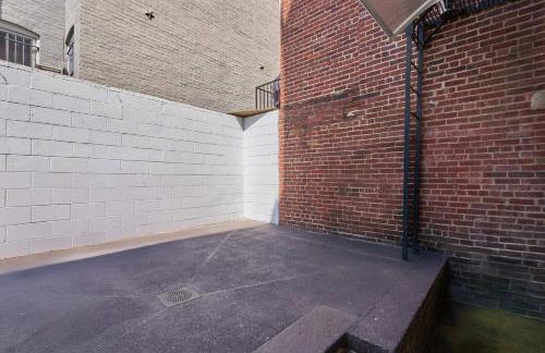 Private DC Retreat on Iconic East Capitol St - Photo 22