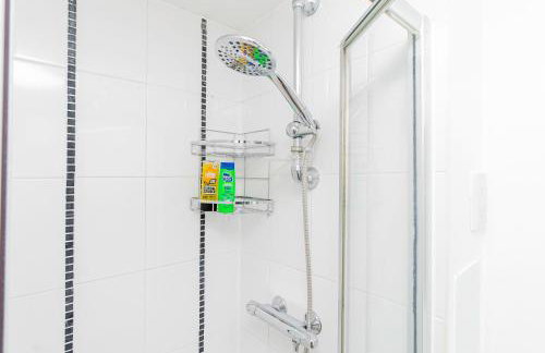 Contractors 4 Beds 2 BathroomsTown Centre Parking - Foto 25