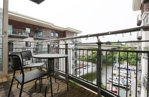 2 bedroom Apartment In Cardiff Bay with Private Parking By N And N Stays, perfect for corporate and leisure stays, long stays welcome, Scafollding currently on building, does not affect the apartment - Photo 11