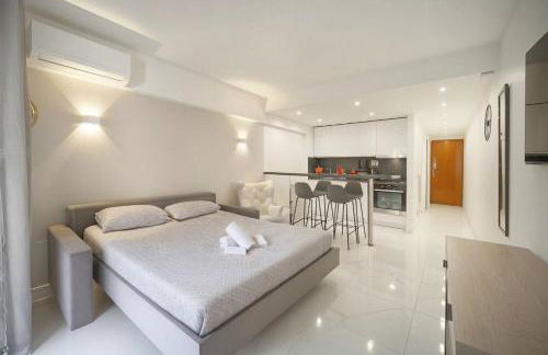 FRGK Victoria 4 Central Cannes 1BR Terrace, AC & Ultra-Fast Wi-Fi - Photo 9