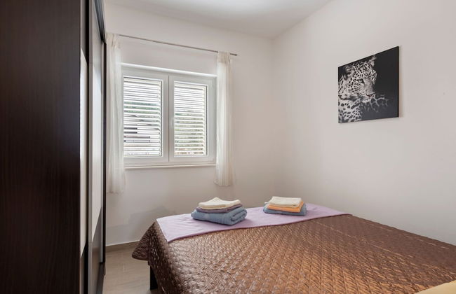 Simplistic Apartment in Neviđane with Balcony - Foto 5