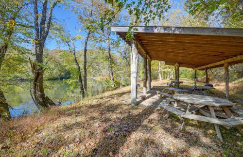 French Broad River Access Whimsical Gem with Deck - Foto 30