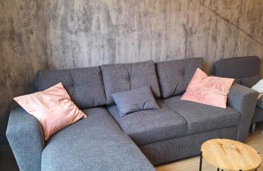 Metro Wola Apartment with Parking & AC next to Warsaw Rising Museum by Noclegi Renters - Foto 13