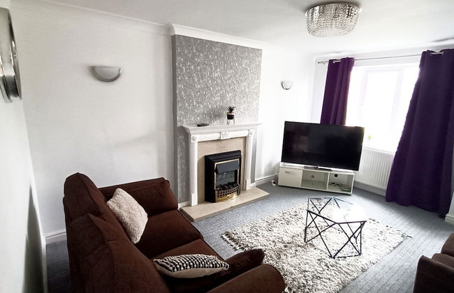 Cozy 3-Bed Family Home with Free Parking - Foto 41