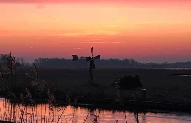 Holiday Home With Terrace in Giethoorn - Photo 16