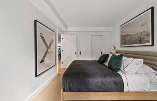 Modern 2BR Brooklyn Retreat Near Manhattan with Private Backyard - Photo 4