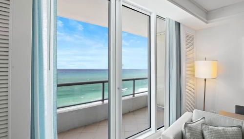 Oceanfront Ritz-Carlton 1 Bedroom Luxury Residence - Foto 3