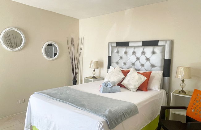 Skyline Suites, Breathtaking Mountains & City View 1 Bedroom Apts by RedAwning - Foto 4