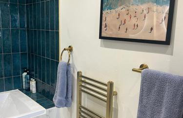 Modern Classic 2 bed apartment with Sofa Bed Sleeps 5 FREE PARKING by Graves Park Peak District - Foto 17