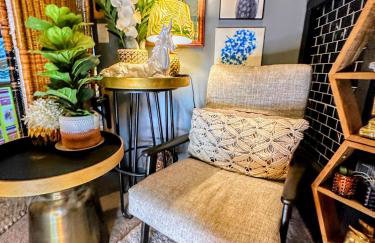 The Twin Palms Art House - vibrant, design-centric oasis, 2 mi to dowtown PS ID 3629 - Foto 34