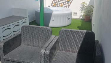 CHALET CON JACUZZI CLIMATIZADO, BARBACOA Y CERCA DE LA PLAYA - Foto 4