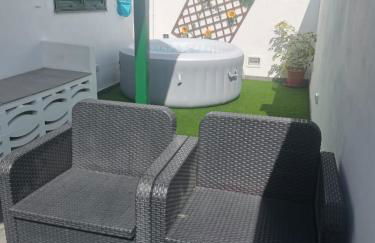 CHALET CON JACUZZI CLIMATIZADO, BARBACOA Y CERCA DE LA PLAYA - Foto 4