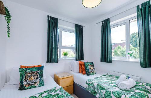 Stunning Riverside 3-Bed Home by 53 Degrees Property in Manchester with Garden & FREE Parking! - Foto 24