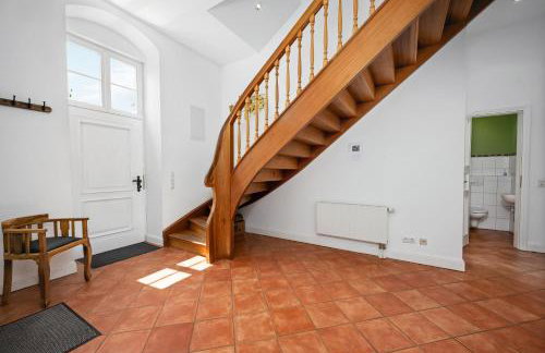 GUT KLETKAMP "Altes Torhaus" - Historisches Ferienhaus mit 5 Schlafzimmern I Kamin I Garten & Terrasse I Seeblick I 15 Min zur Ostsee I Moderne Küche I Hundefreundlich I Parkplätze I WLAN - Foto 10