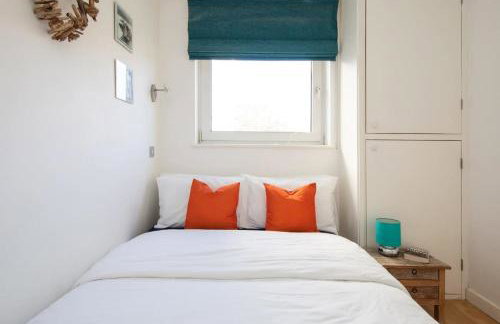 Sunny & Modern Near the Beach & Village w Parking - Foto 18