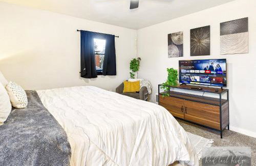 Boho Revival Modern Glam with AC in Downtown Albany - Foto 23