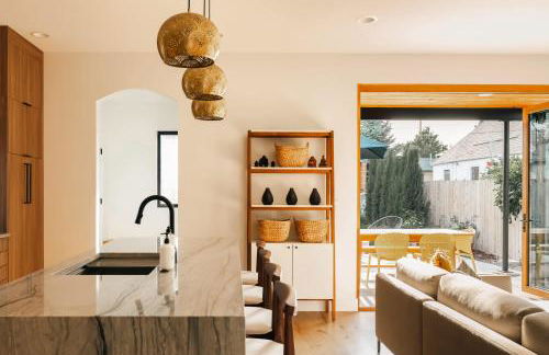 Colorful Sunnyside Escape - Walk to Dining & Parks - Foto 18