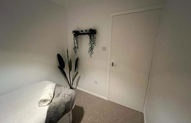 Impeccable 2-bed Apartment in Grays, London - Photo 5