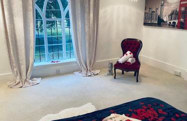 Farmhouse Retreat with Hot Tub, Pool, Horses, Games Room, Free Car Park, Only 45 min from Oxford Circus - Foto 35