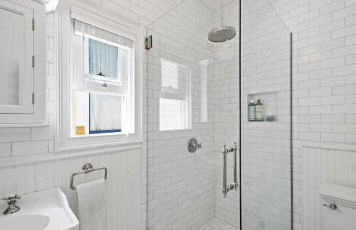 Minimalistic 1885 Queen Anne Cottage 2B-2B Upper Level Flat in Alameda - Foto 16