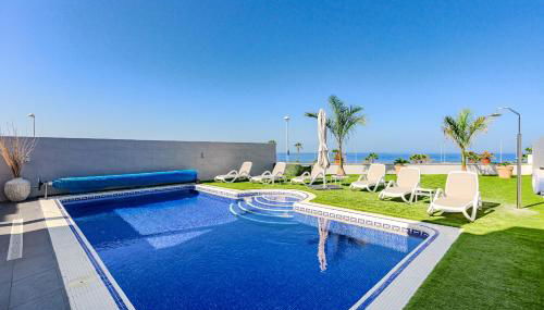 Villa Elisabetta, Luxury Villa with Heated Pool Ocean View in Adeje, Tenerife - Foto 2, sunbed