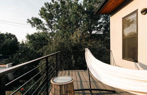 Colorful Sunnyside Escape - Walk to Dining & Parks - Foto 33