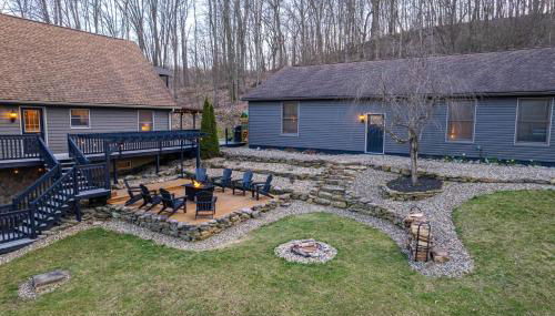 Shady Point Retreat with Hot Tub and Pickleball! - Foto 4