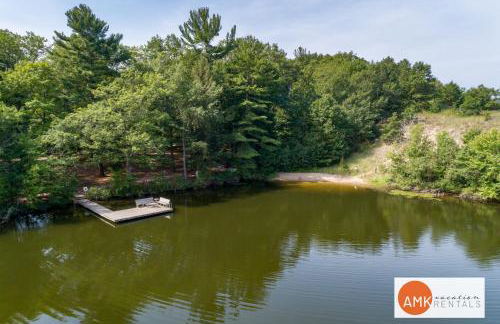 Wonderful Log Cabin near private beach and lake access - Foto 33