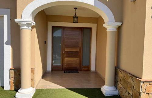 Casa Mas Ambros con piscina desbordante - Foto 10