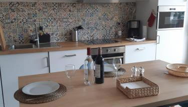 Très joli 2 pièces plein centre, très proche plage centrale - parking - Photo 5