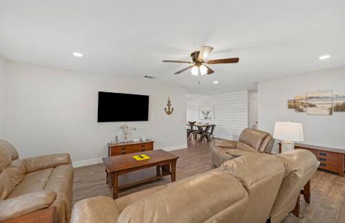 R & R's Reel Paradise 5 minutes to the harbour and 11 miles to the Beach! - Foto 14