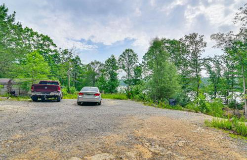 Upscale Getaway on Smith Lake with Boat Dock - Foto 38