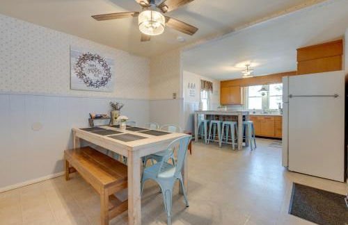 Explore the Poconos! Cozy Creekside Cabin with Patio - Foto 10