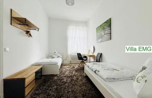 Ferienhaus Villa EMG Velbert nah Düsseldorf Essen Dortmund, Familien Gruppen bis 27 Personen, 3 Küchen, Kaminofen, Terrasse - Photo 34