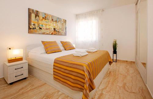 Modern 2-Bed Apt, Late check in available - Photo 15