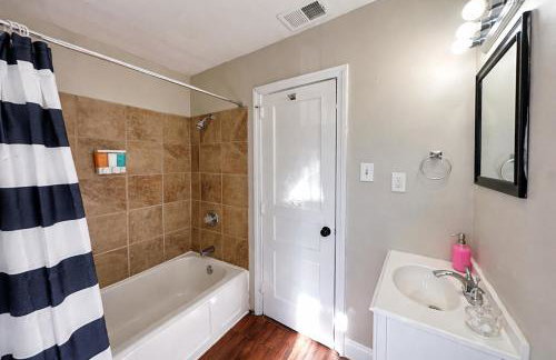 Birmingham 1BR Retreat with Parking Near UBA & Vulcan Park - Photo 10