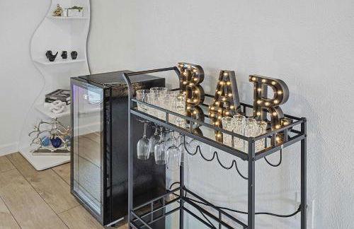 Charming 3Bd 2Ba Home with Private Pool - Foto 24