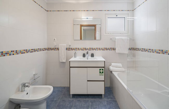 By the Sea, Reis Magos IV - Foto 15