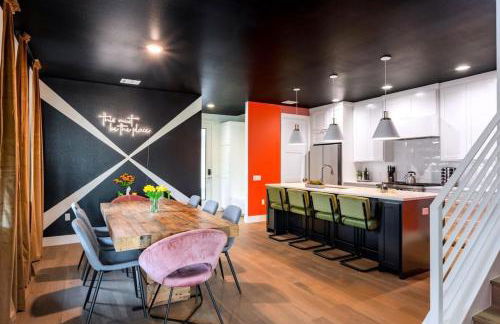 Queens Gambit - 7 Minutes from Downtown - Sleeps 16 - Foto 3