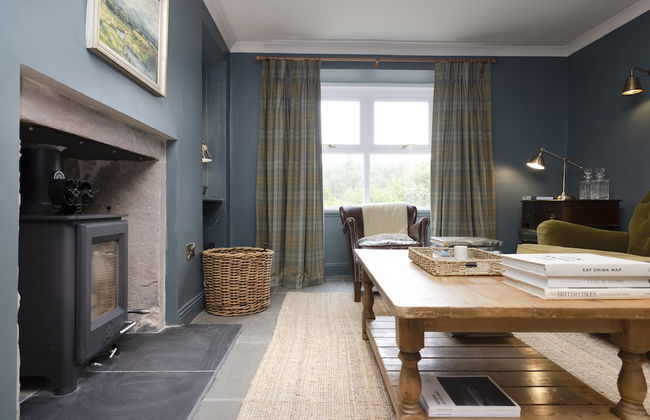 JOIVY Exceptional Cottage W/ Stunning Country Views - Photo 37