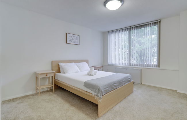 Crystal City Comfortable Apartments - Photo 12