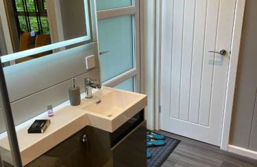 P56 - Studio Pod with Hot Tub - Foto 10