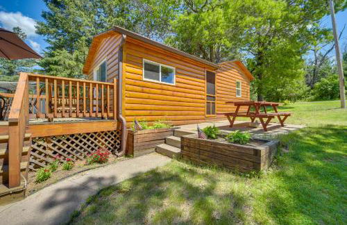 Lakefront Cabin with Dock, Fire Pits in Danbury! - Foto 30