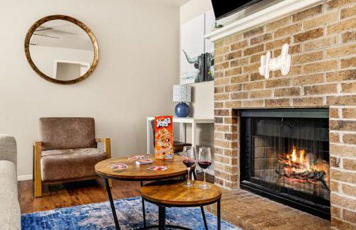 Serene SoCo Escape, Walk to Cafes and Free Parking - Photo 1