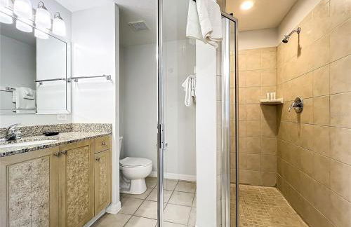 Spacious 3 Bed 3 Bath Luxury Condo 5 min from Disney - Photo 27